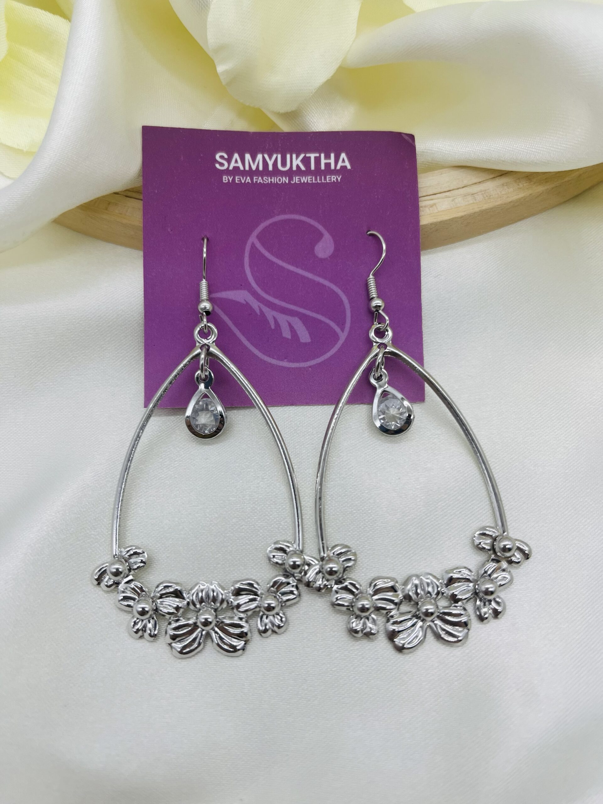 Floral dangler earring