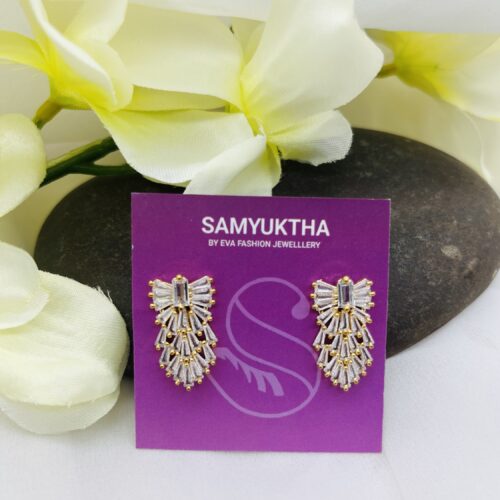 Sparkling stud earrings