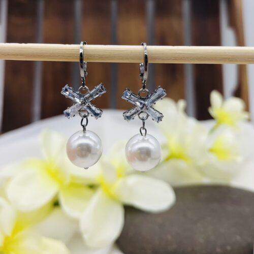 Pearl drop earrings