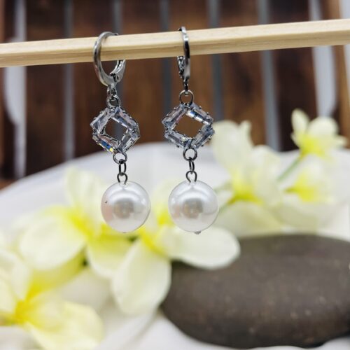 Pearl drop earrings