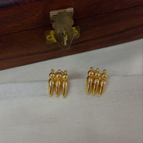 Mulla mottu stud earrings